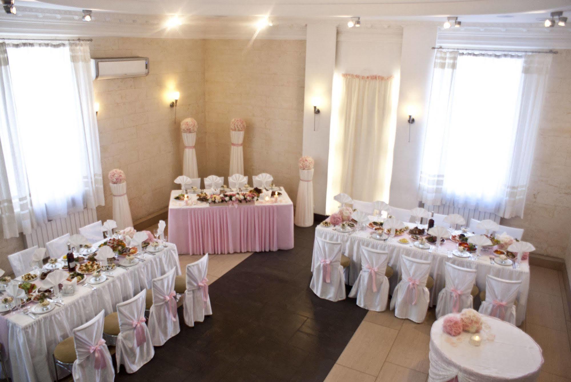 U Fontana Hotel Minsk Esterno foto