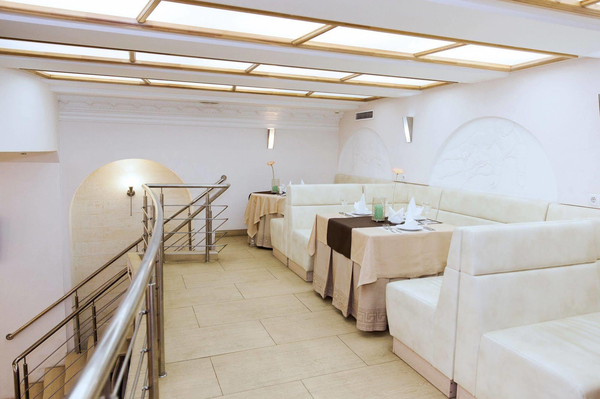 U Fontana Hotel Minsk Esterno foto