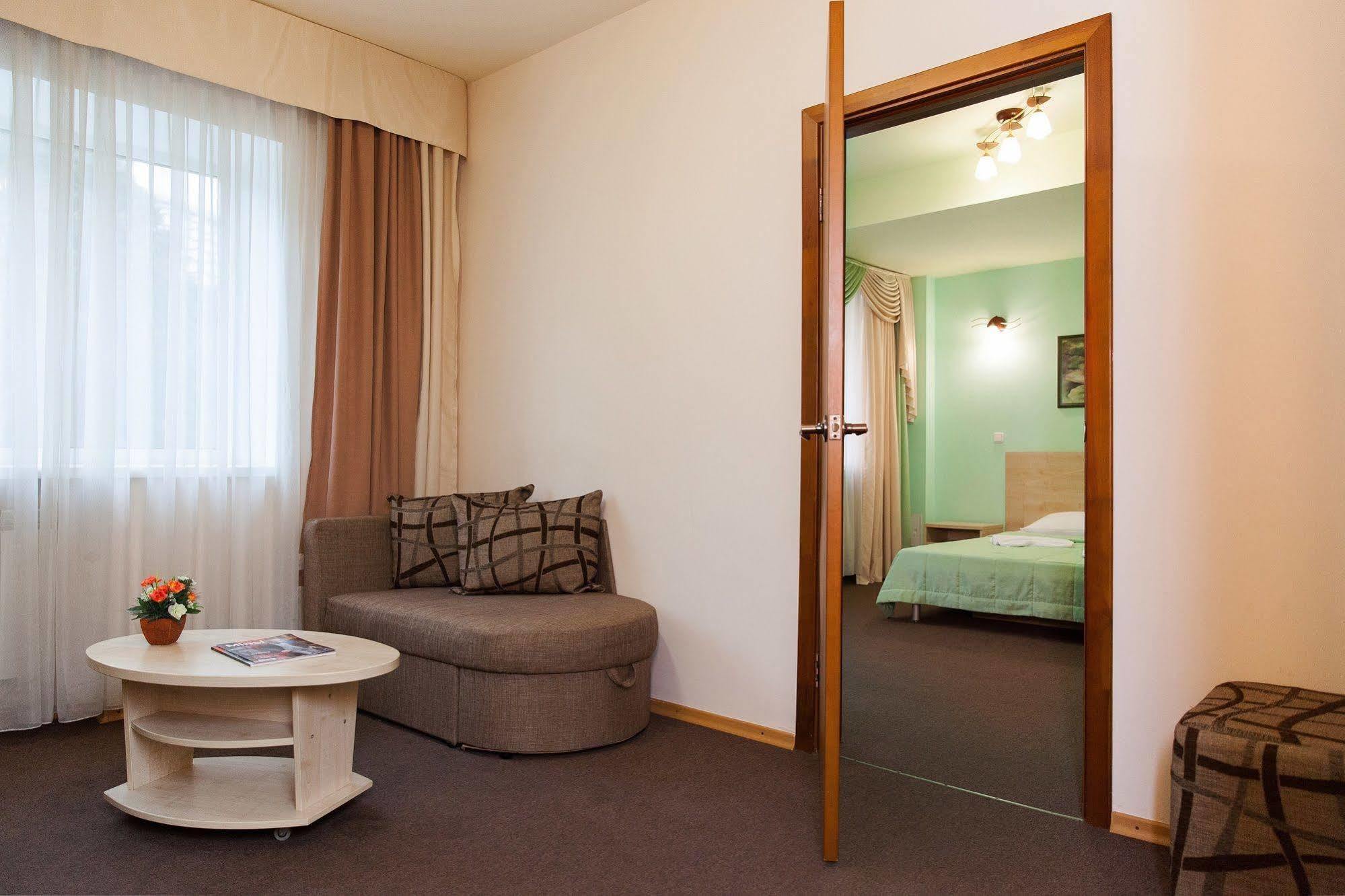 U Fontana Hotel Minsk Esterno foto