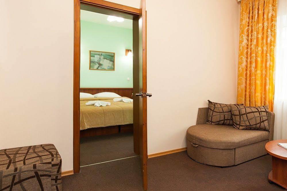 U Fontana Hotel Minsk Esterno foto