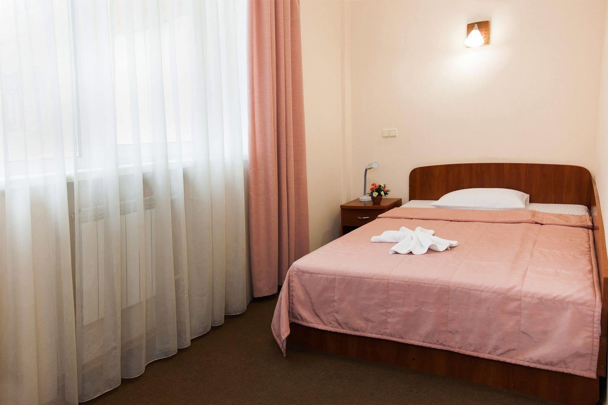 U Fontana Hotel Minsk Esterno foto