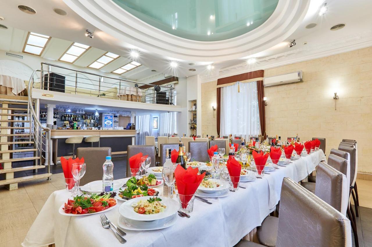 U Fontana Hotel Minsk Esterno foto